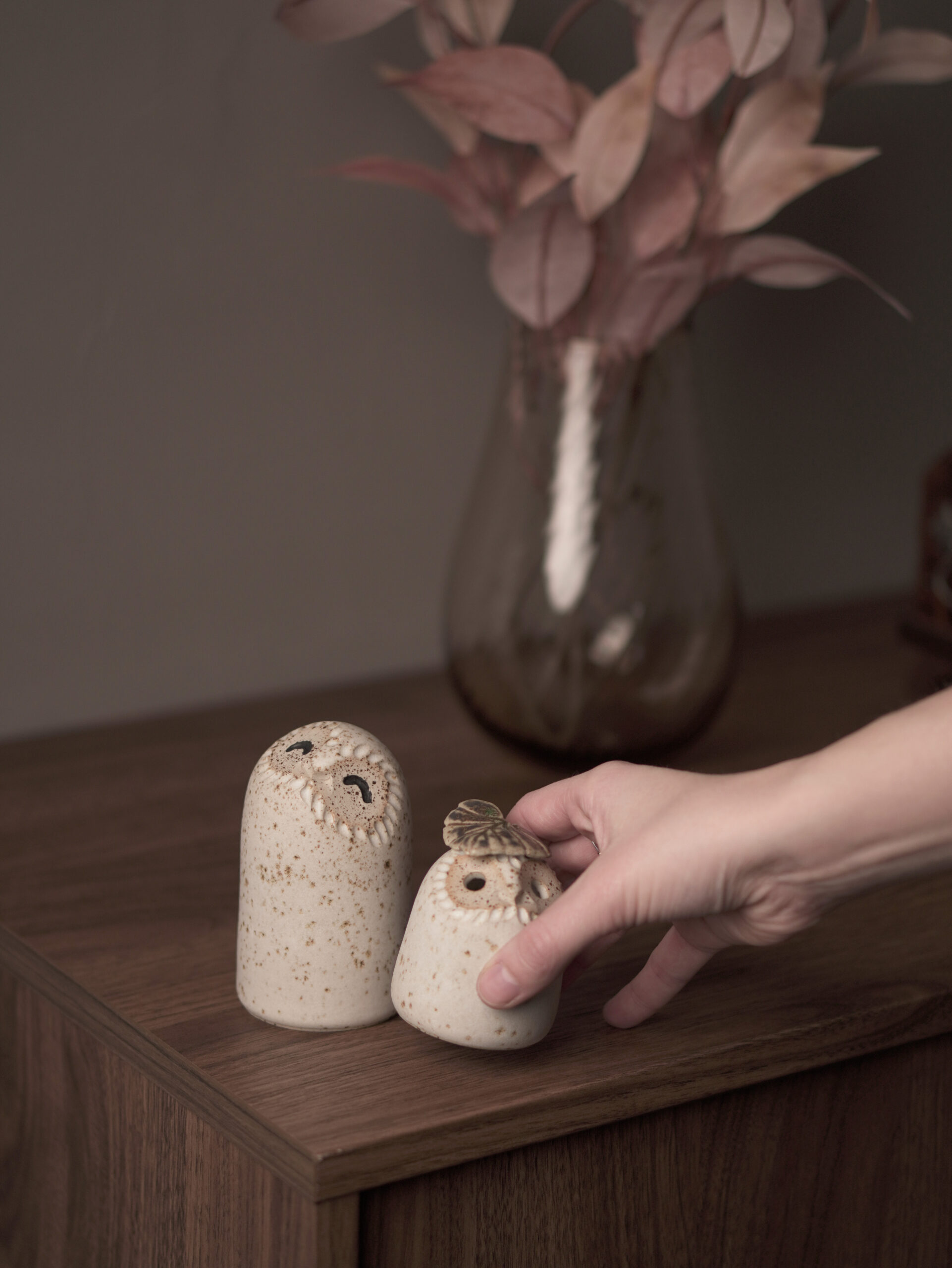 RUPTURE DE STOCK - Chouettes en grès blanc – Image 4