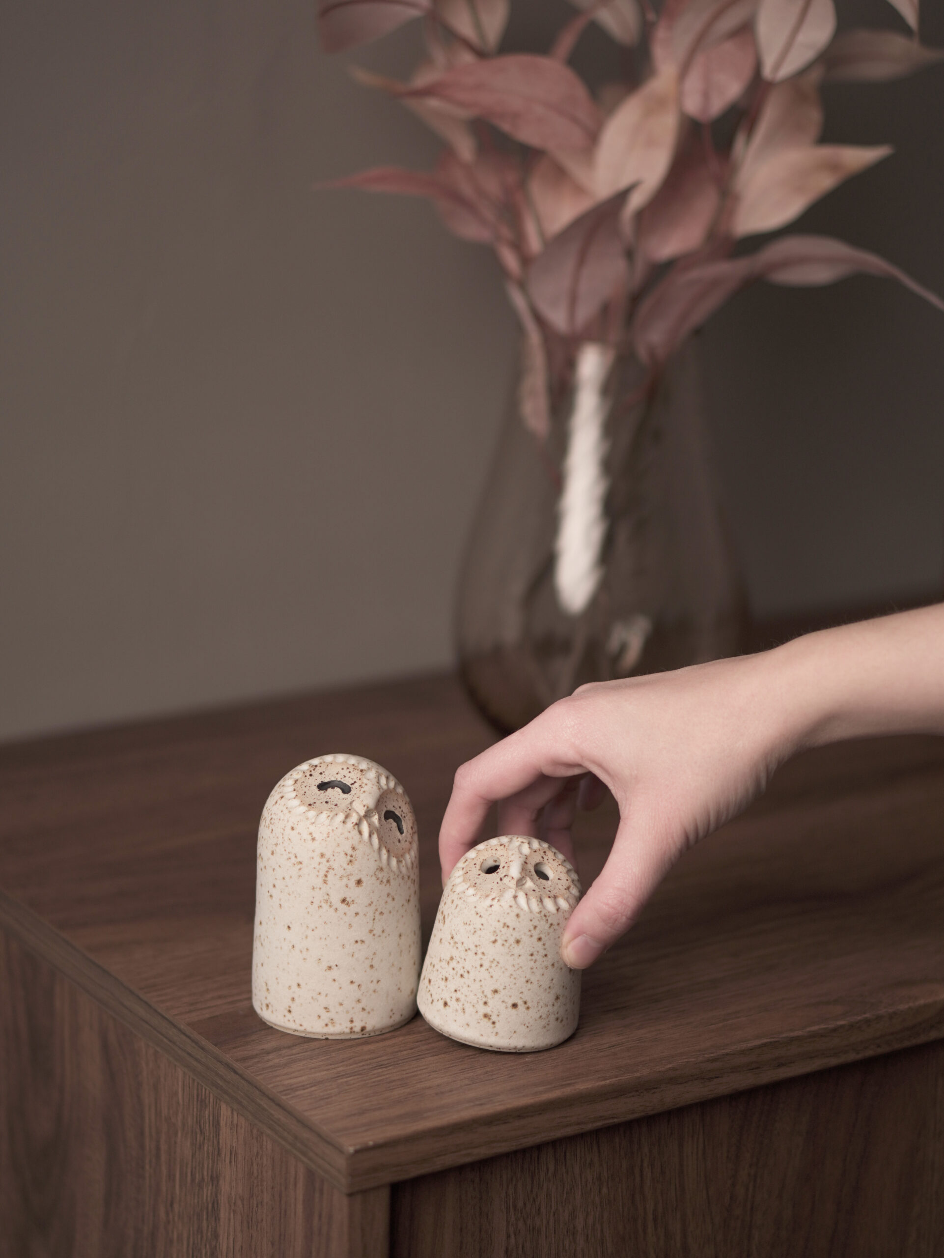 RUPTURE DE STOCK - Chouettes en grès blanc – Image 3