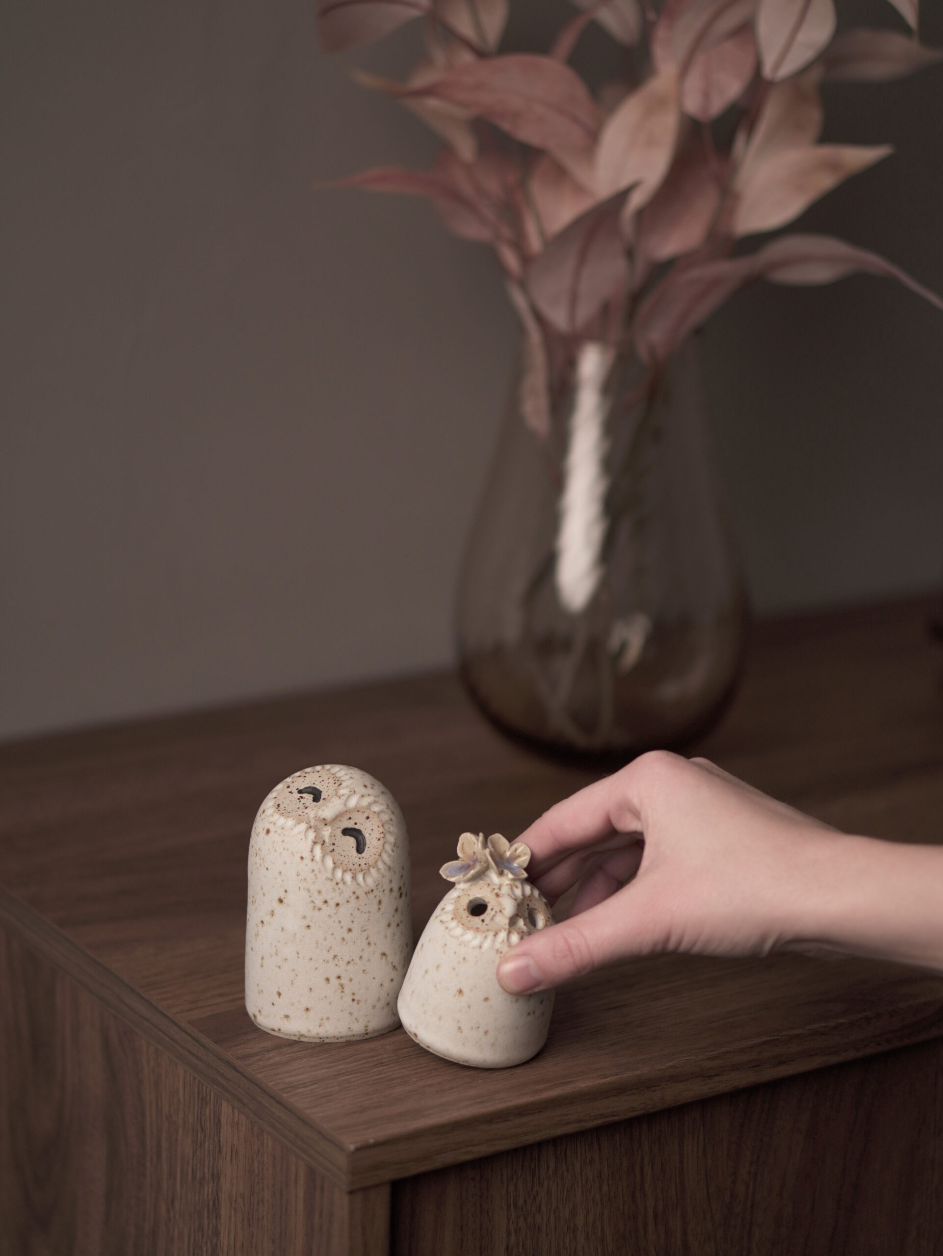 RUPTURE DE STOCK - Chouettes en grès blanc – Image 5